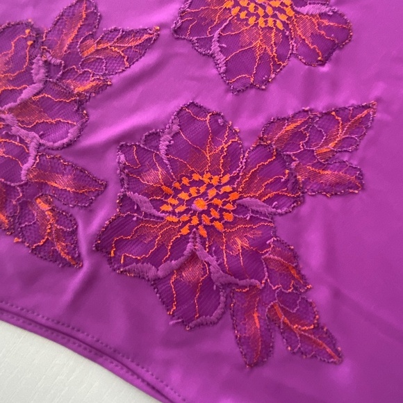 NATORI Short Sleeve 2 Piece Semi Sheer Floral Lace Detail Set Magenta Size M - Picture 6 of 15